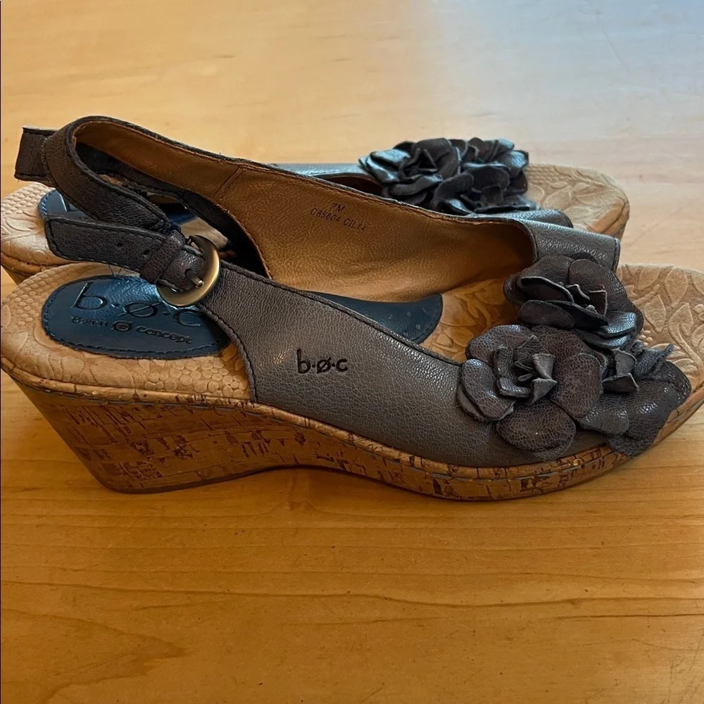 b.o.c. Women's Blue Floral Wedges